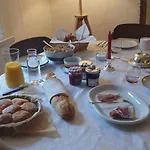 La Tour Noble Bed and breakfast Saint-Saturnin (Puy-de-Dome)