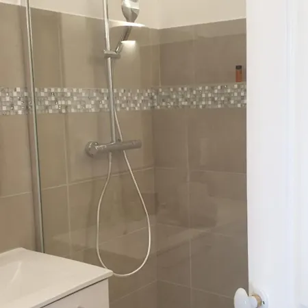 La Tour Noble Bed & Breakfast 3*