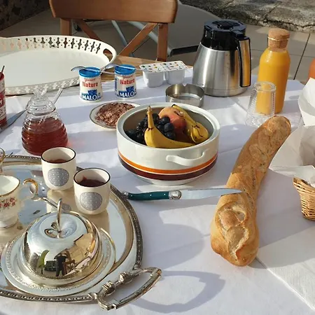 La Tour Noble Bed & Breakfast Saint-Saturnin (Puy-de-Dome)