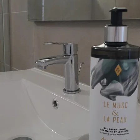 La Tour Noble 3* Сен-Сатюрнен