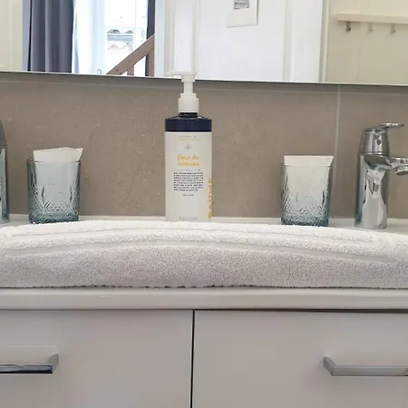 La Tour Noble 3* Сен-Сатюрнен