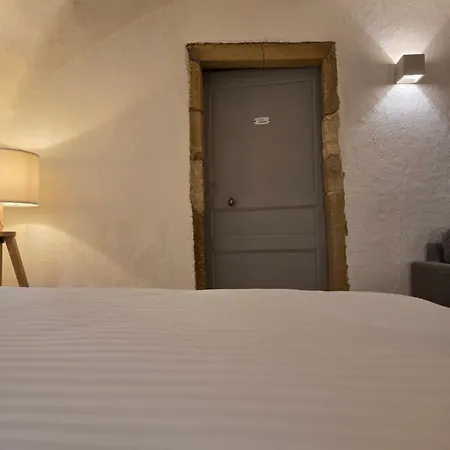 La Tour Noble فندق مبيت وإفطار Saint-Saturnin (Puy-de-Dome)