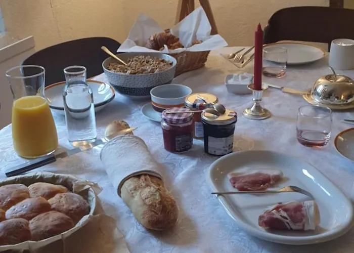 La Tour Noble Panzió Saint-Saturnin